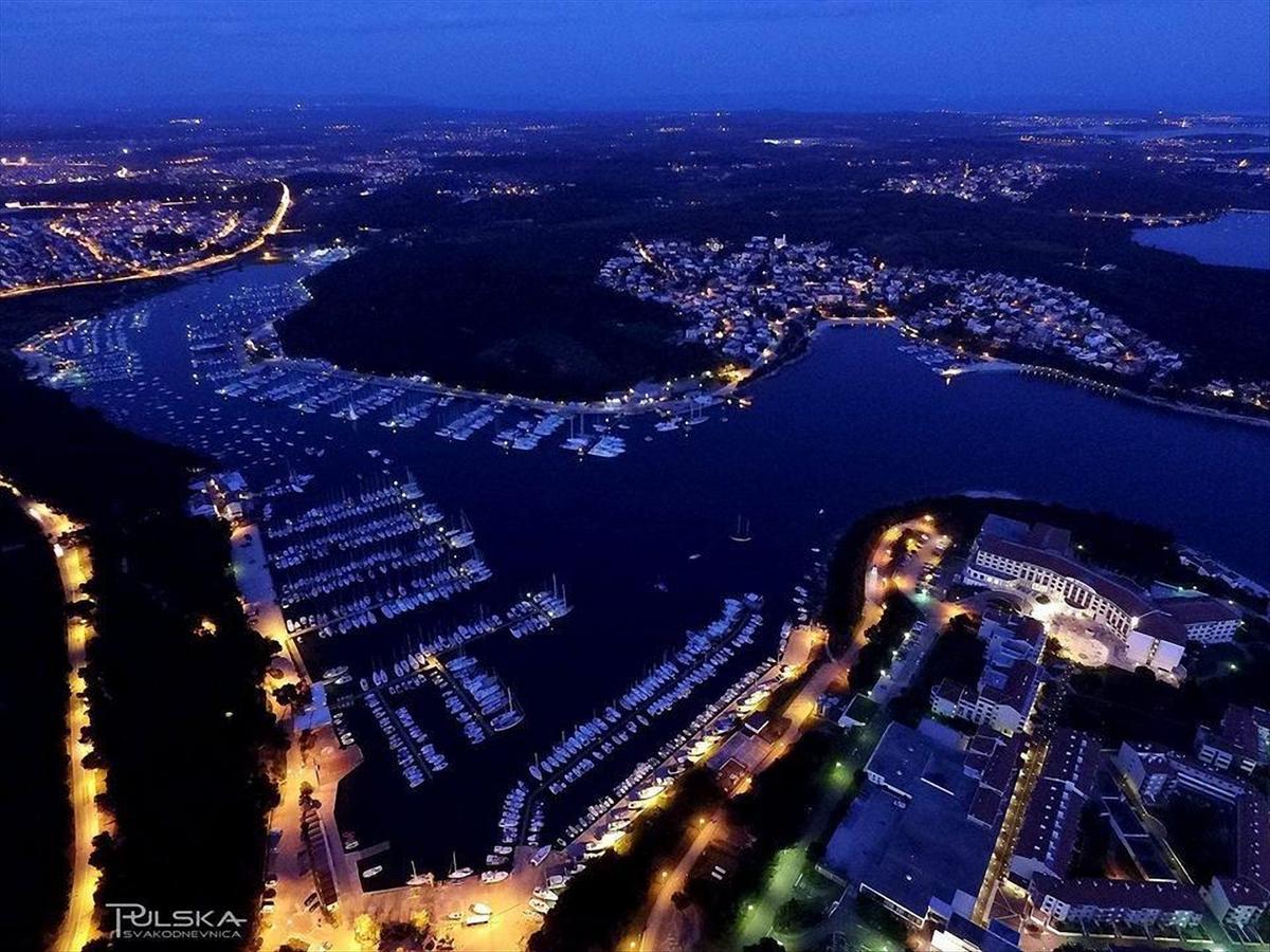 Apartment Lungomare พูลา ภายนอก รูปภาพ