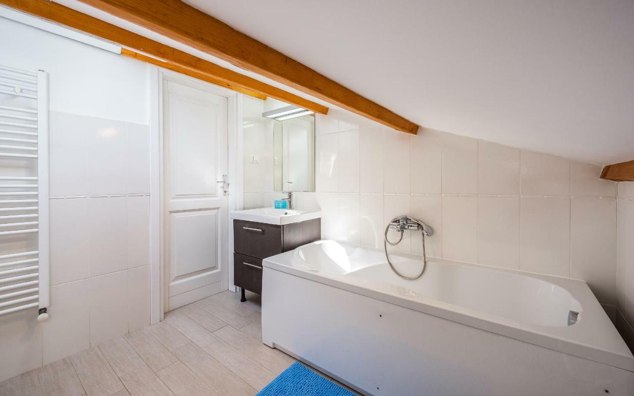 Apartment Lungomare พูลา ภายนอก รูปภาพ